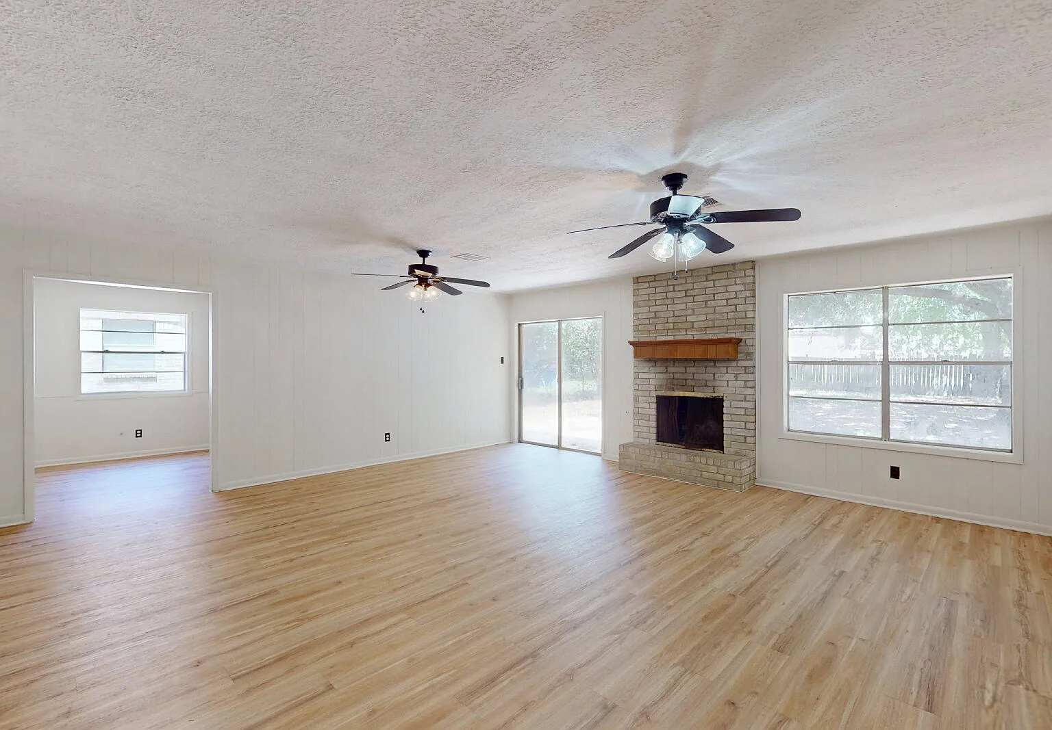 3 bed, 2.0 bath, 1458 sqft, $1,750 — Photo 3