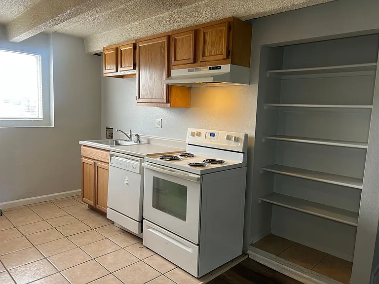 1180 Yosemite St #B2 — Photo 2