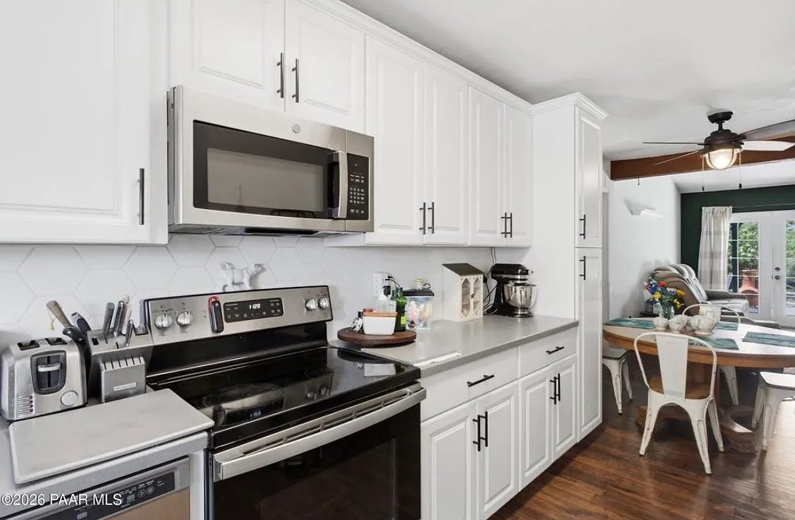 2 bed, 1080 sqft, $2,200 — Photo 3