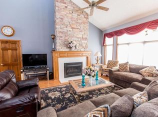 N66W13685 Crestwood Dr, Menomonee Falls, WI 53051