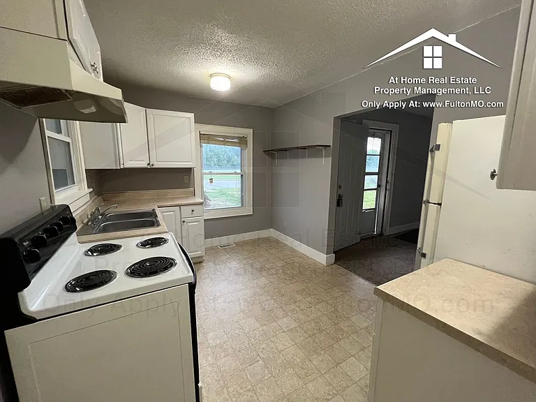 1223 Grand St — Photo 8