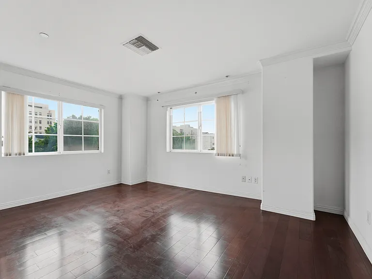 700 S Ardmore Ave #304 — Photo 22
