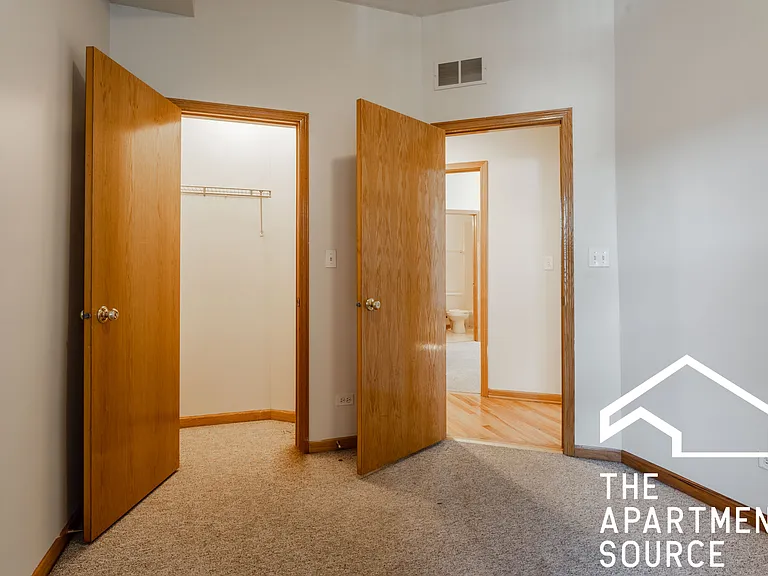 1446 N Leavitt St #2F — Photo 12