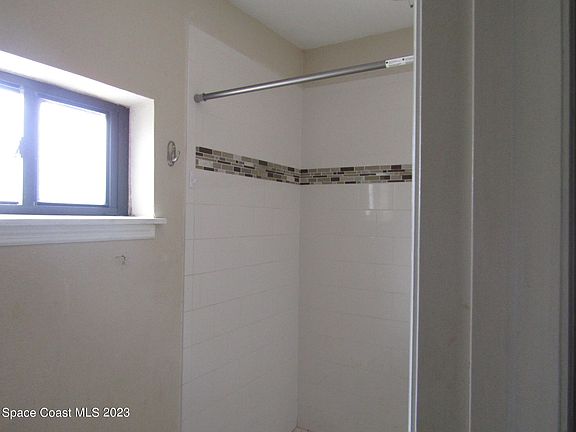 5th image of 525 Palm Ave