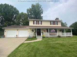 109 Woodbend Cv, Winfield, WV 25213