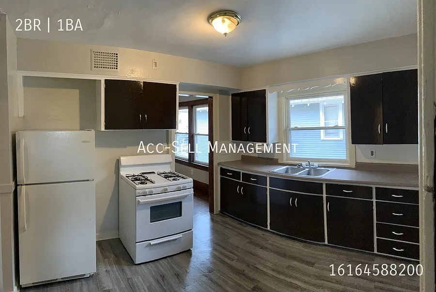 Upper 2BR/1BA Apartment at 922 Martin Luther King Jr. SE #2, Grand Rapids, MI 49507 — Photo 3