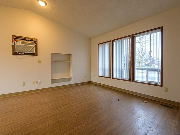4th image of 1702 E Empire Ave
