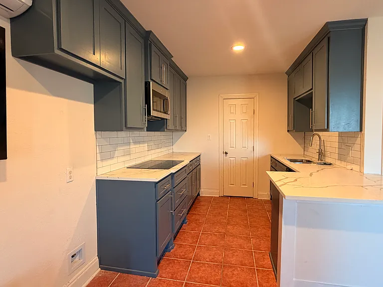 2111 Deerfield Dr — Photo 5