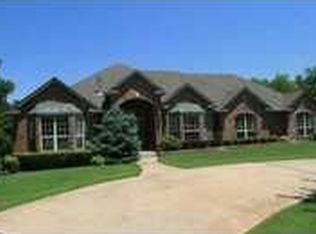 2305 Summit Dr, Edmond, OK 73034