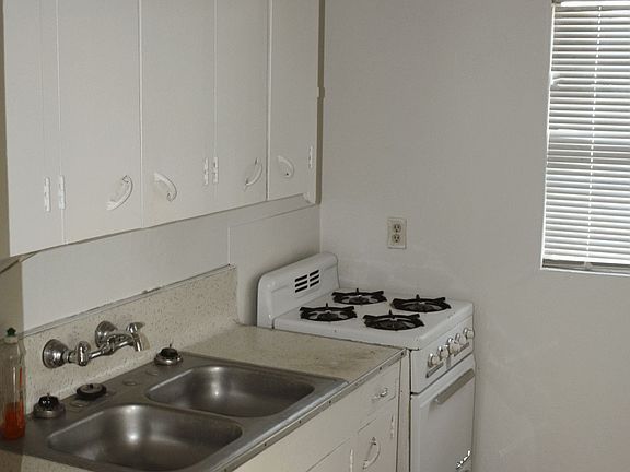 5th image of 6848 W Glendale Ave