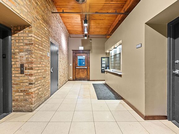 5th image of 913 W Van Buren St APT 4A