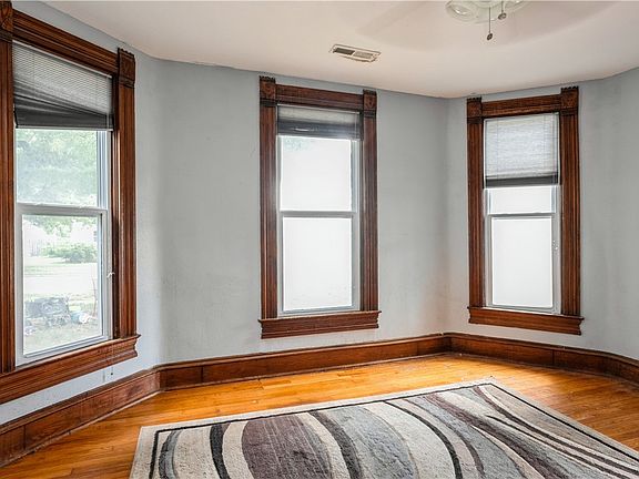 5th image of 701 N Washington St