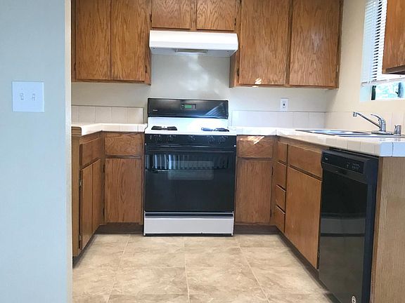 2nd image of 25880 Dartmouth St #1