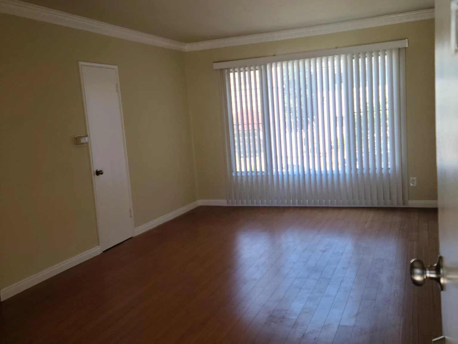 1745 N Kingsley Dr — Photo 3