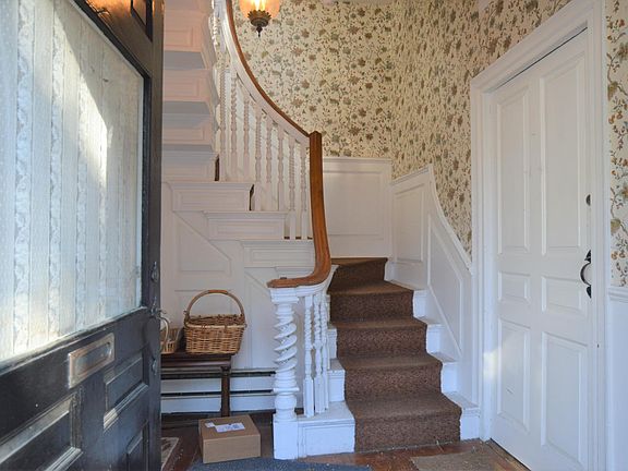 2nd image of 125 Derby St #C