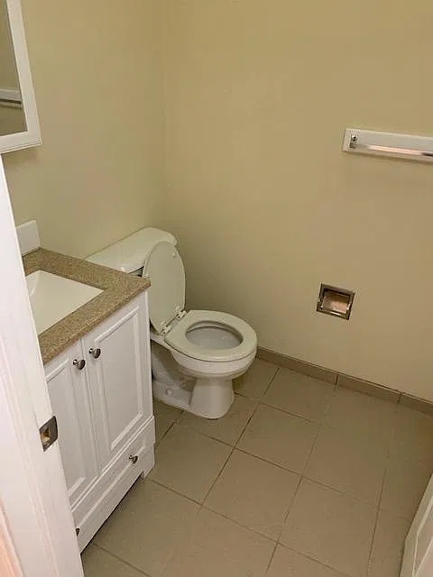 2 bed, 900 sqft, $2,100 — Photo 2