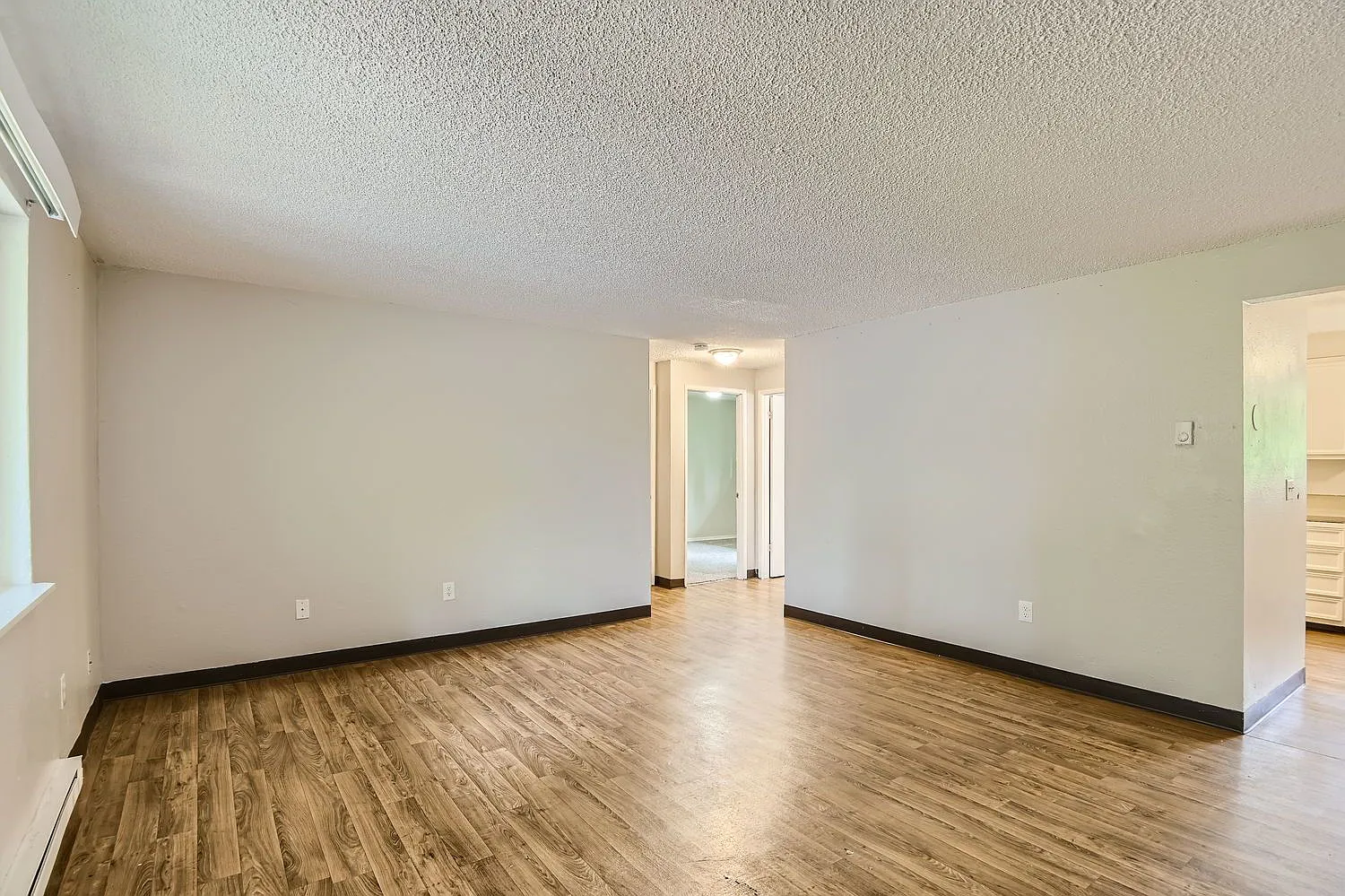 2 bed, 1.0 bath, 875 sqft, $1,245 — Photo 2
