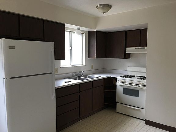 2nd image of 648 Loomis Ave
