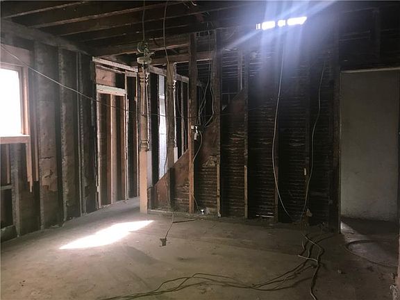 4th image of 5304 Holmes