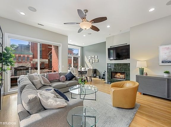 2nd image of 2212 W North Ave Unit 201