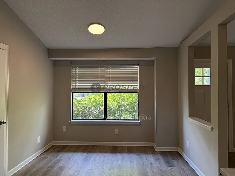 1047 Oakcrest Dr — Photo 8