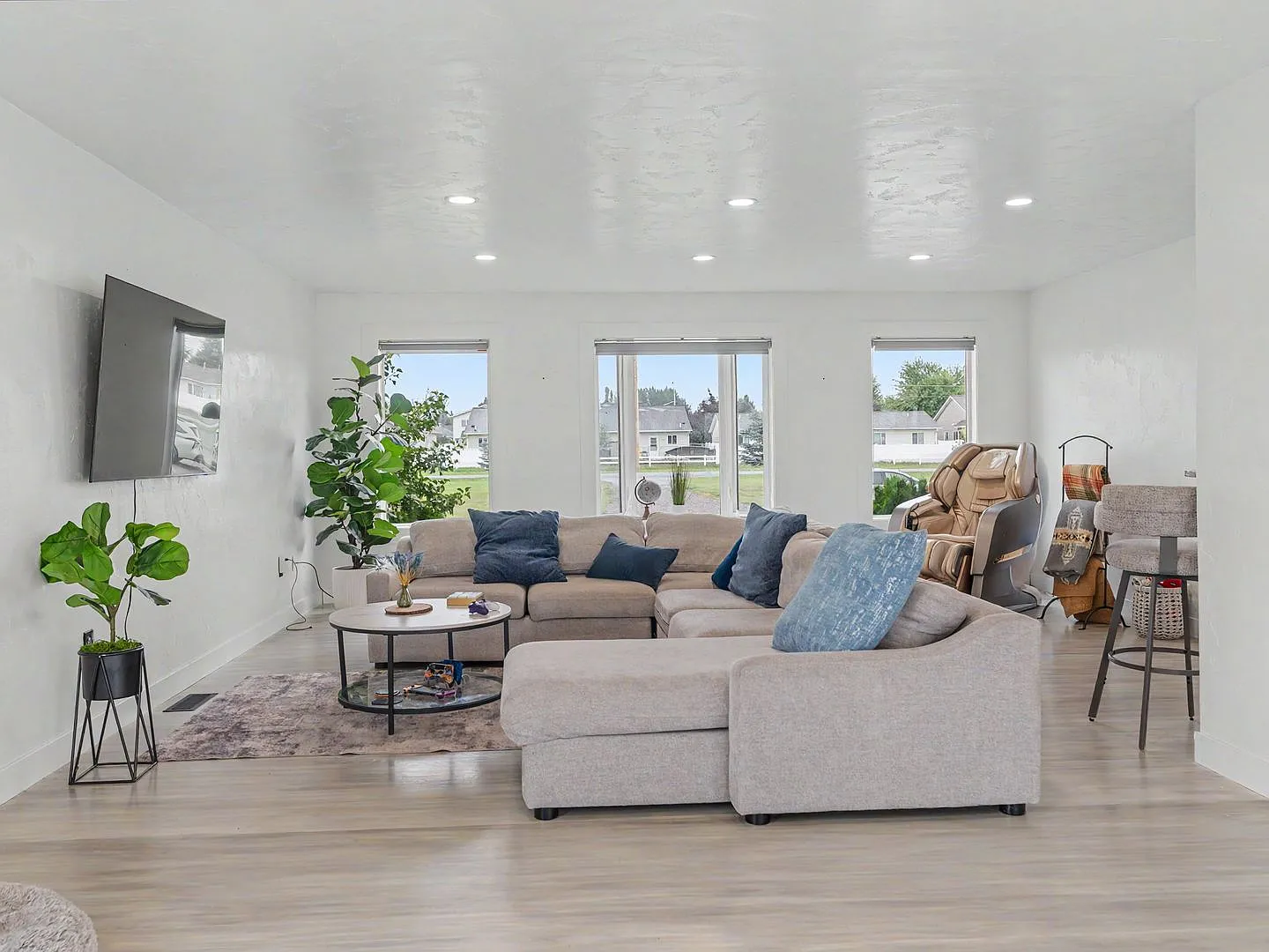 Spacious Furnished Home with Mountain Views and Room to Enjoy — Photo 4
