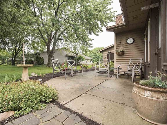 4th image of 415 Blue River Ct