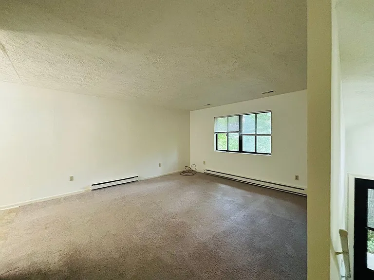 1813 Garden Ln — Photo 9
