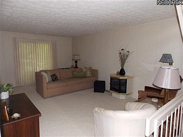 4th image of 296 Deepwood Dr