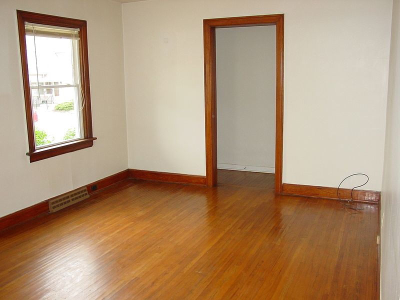 2nd image of 120 Baker St