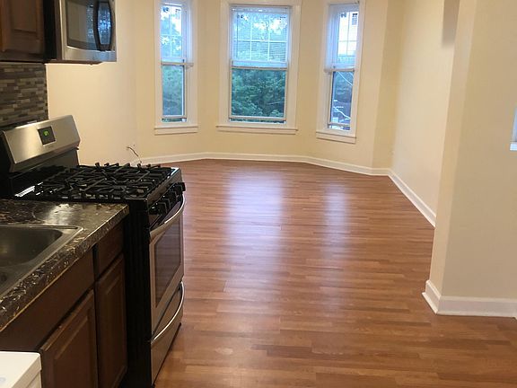 4th image of 209 E 42nd St APT 3E