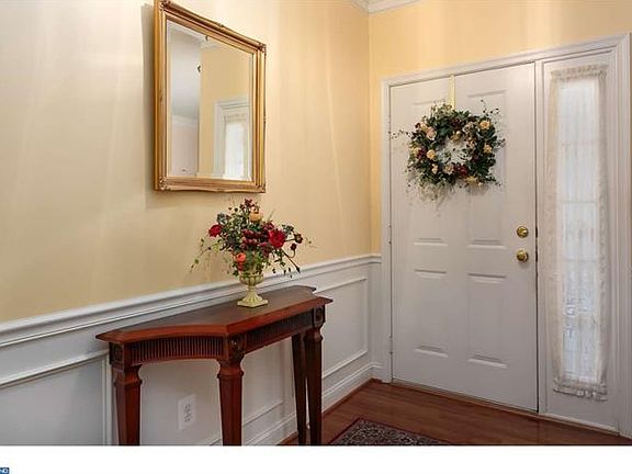 3rd image of 20 Hathaway Ct