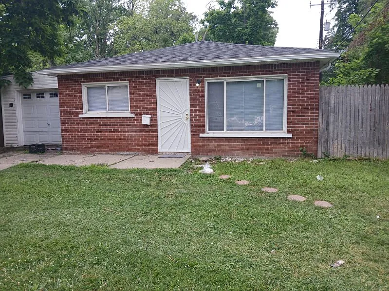 3 bed, 1000 sqft, $1,200 — Photo 1