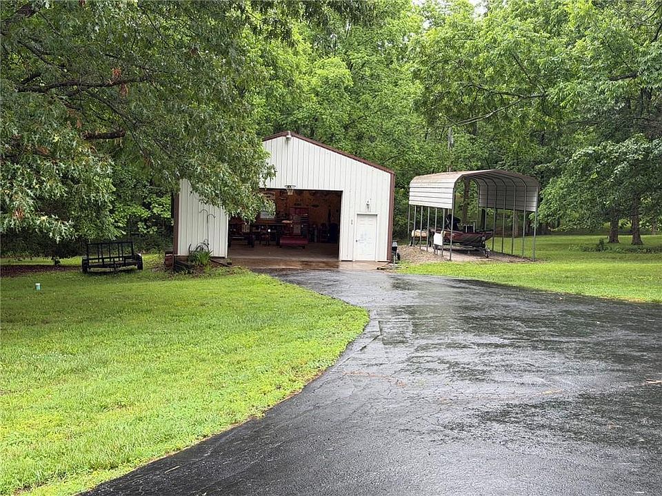 2nd image of 32384 Fertile Rd