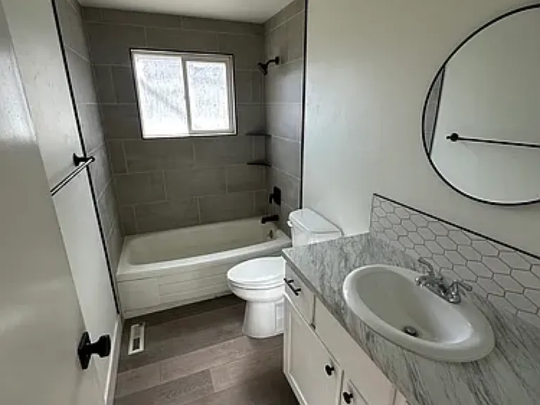 723 W 19th St #2 — Photo 7