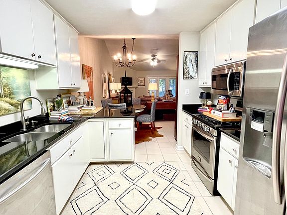 4th image of 2998 Nutmeg Ct