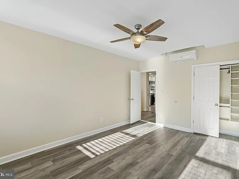 2509 Linden Ave #2 — Photo 16