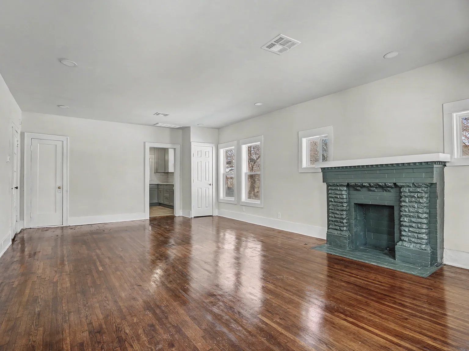 3 bed, 1351 sqft, $1,625 — Photo 2