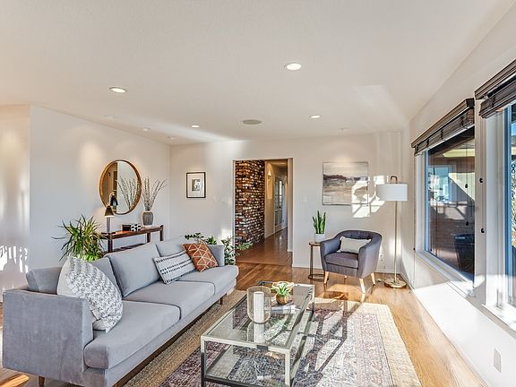 5th image of 2032 W Cliff Dr