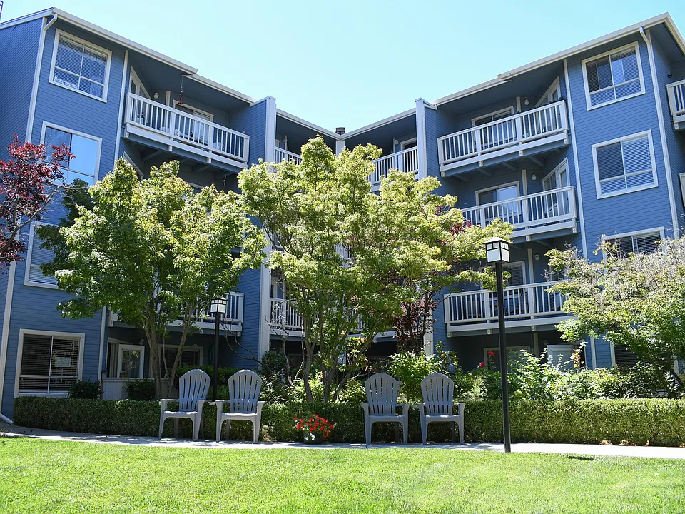 Carlton Concord has 24/7 staff, gated parking, and controlled access with a door attendant for added peace of mind.