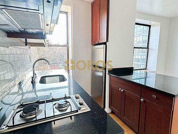 5th image of 262 E 2nd St APT 4B