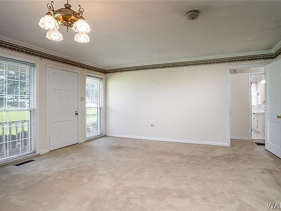 4th image of 2919 University Blvd E