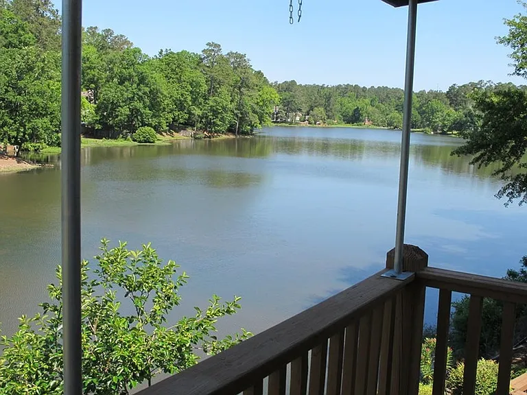 716 Crown Point Ct — Photo 3