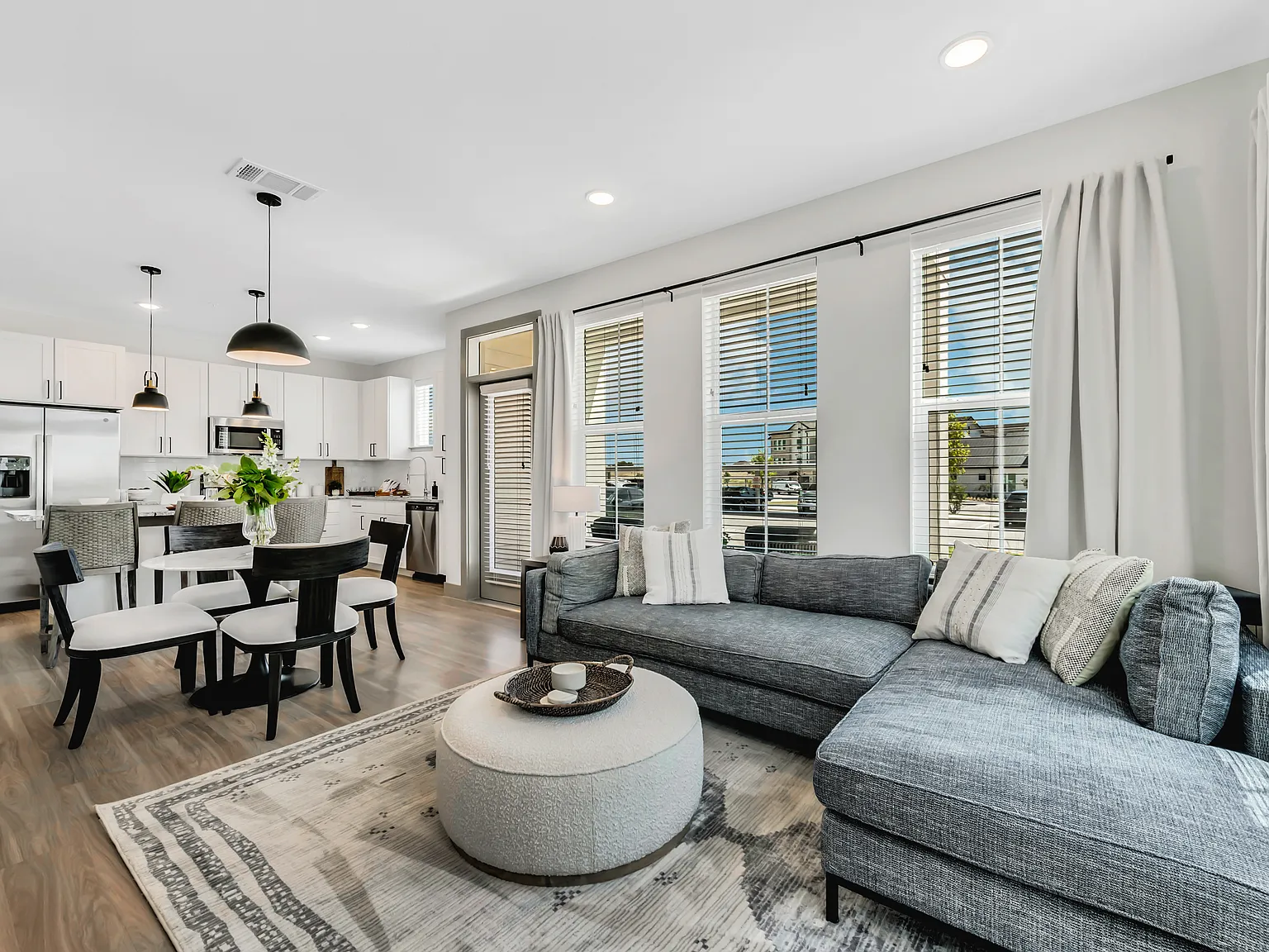 Atlas Bluewood Apartments — Photo 4