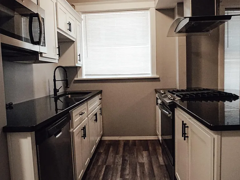 4976 Chippewa St #1W — Photo 2