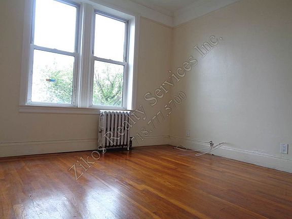 5th image of 2569 33rd St APT 2D