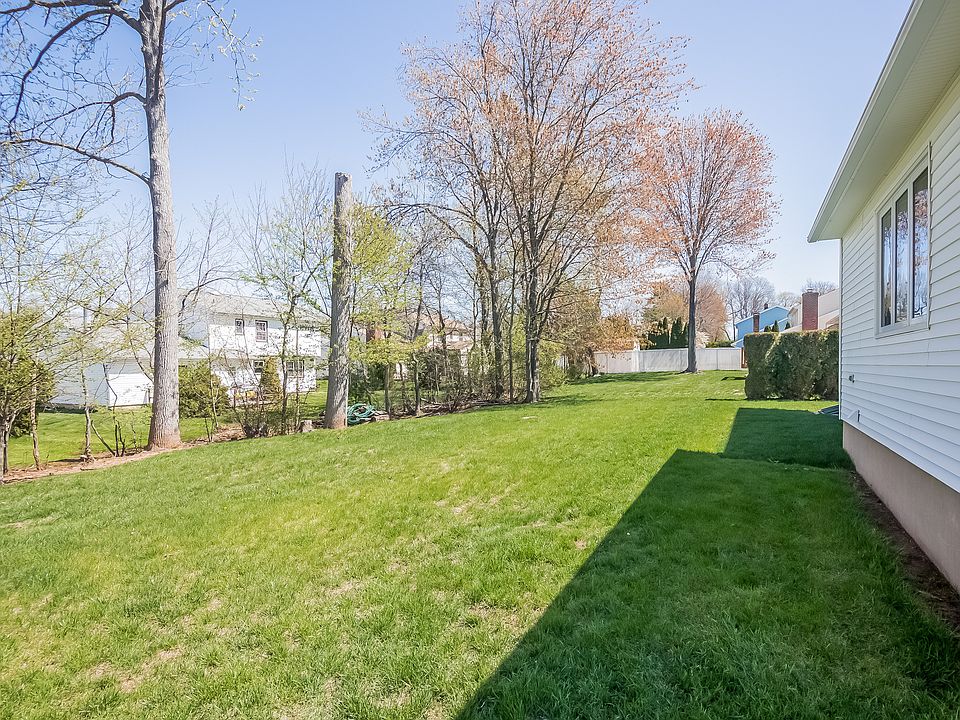 2nd image of 14 Sandalwood Dr
