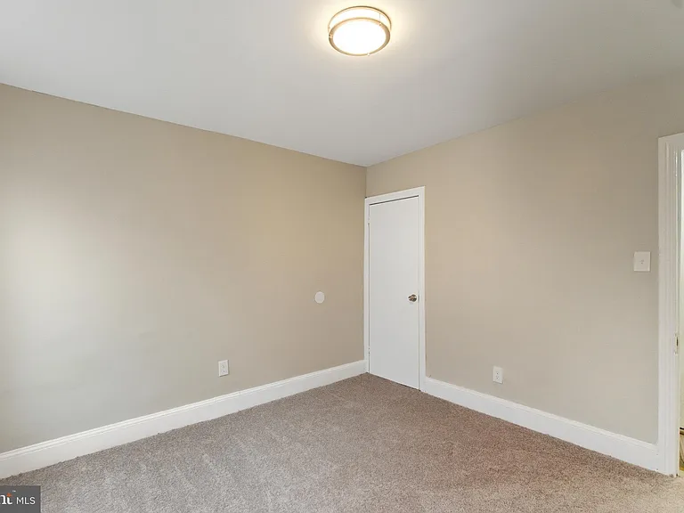 2530 Collins St — Photo 12