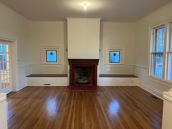 Living room / parlor