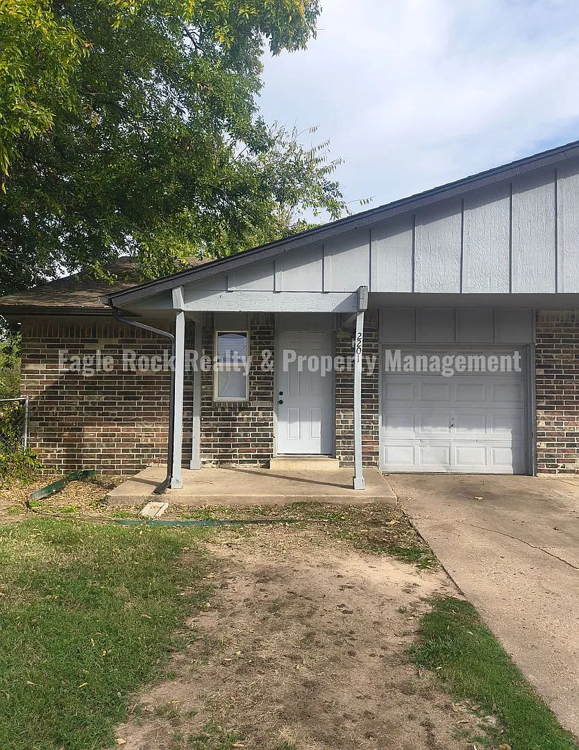 East Tulsa Duplex Unit for Rent (2 beds & 1.5 baths) — Photo 1